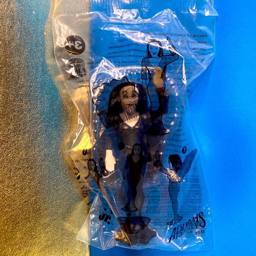 ADDAMS FAMILY MORTICIA BURGER KING PVC FIGURE SEALED PACKAGE NEW